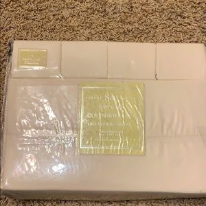 Queen sheet set